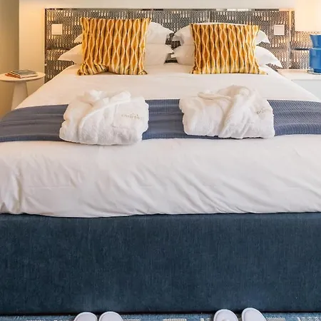 Luxurious, Private Garden And Heated Swimming Pool By Courtesy Morning * Lisbon