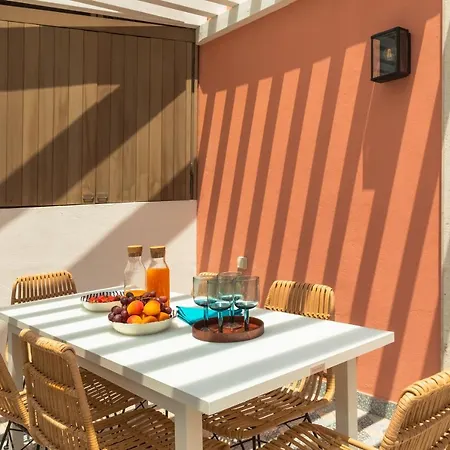 Apartment Luxurious, Private Garden And Heated Swimming Pool By Courtesy Morning